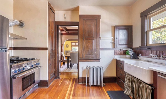 Kerns Casa | 2BR/2BA Portland Craftsman Central Location