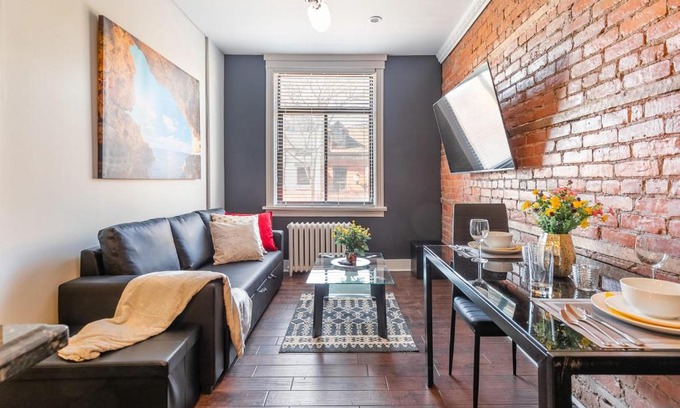 Central Hamilton Apartamento | 2BR Apt w King Bed & Netflix -Near Downtown