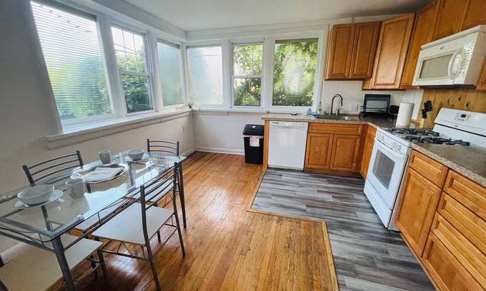 Elkins Park Apartamento | This apartment is a 2 bedroom(s), 1 bathrooms, located in Elkins Park, PA.
