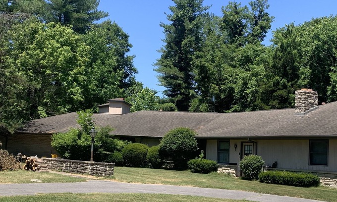 Murphysboro Apartamento | 2br Guest Suite In Town on 4 Acre Private Estate