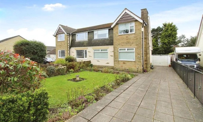 Bradford Casa | 2BR Home/garden/patio/city Access/6 Guests