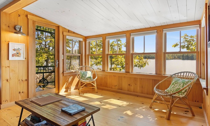 Nobleboro Cabina | 2BR Maine Camp with Dock, Lake Access & Air Conditioning