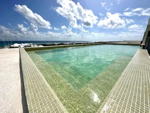 Centro Apartamento | 2BR Modern Condo - Rooftop Pool with Stunning Views