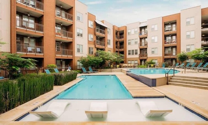 West Congress Apartamento | 2BR Modern SoCo CozySuites w/ 2 Pools! #06