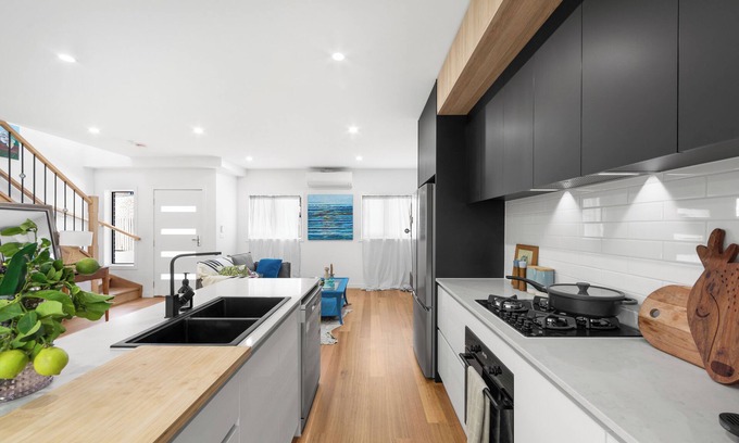 Bellfield Casa | 2BR townhouse by North land shopping centre Melbourne