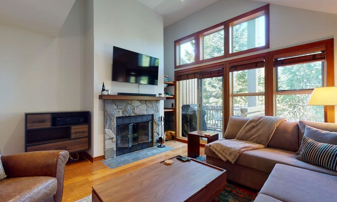 Blackcomb Casa | 2BR | Treeline - Benchlands | Dog Friendly | Ski-in Access | Free Parking