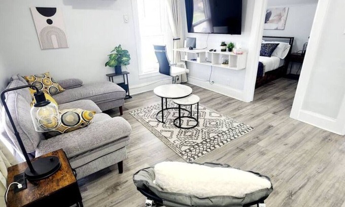 Walkerville Apartamento | 2BR Windsor Condo Free Parking Border Access