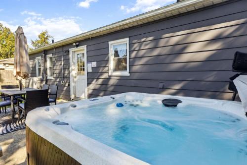 Parma Heights Casa | 2BR with Private Hot Tub