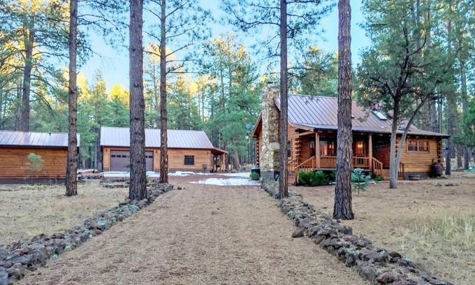 Williams Cabina | 2 cabañas familiares en 3Acres, Sleeps11, Williams, Gr. Canyon, Sedona, BearizonaFishRelax !!