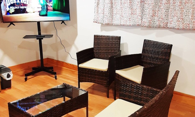 Progress Casa | 2nd fl Elegant Studio with kitchenette: Cozy, Sparkling, Comfy, Private parking.