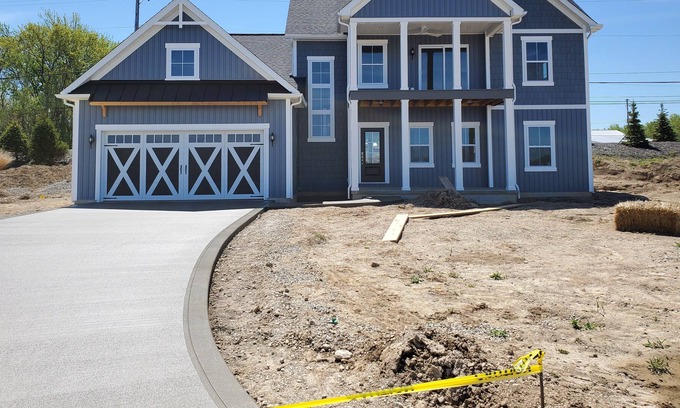 Marblehead Casa | 3,000 s.f. house with large balcony overlooking Lake Erie Harbor inlet