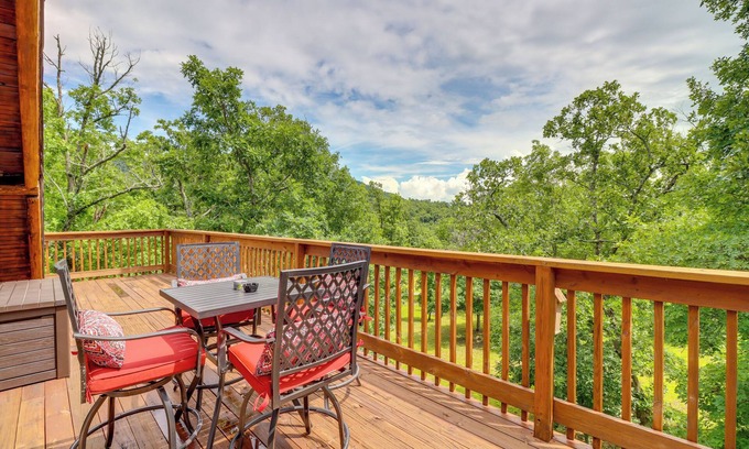Harrison Cabina | 3,000 Sq Ft + Game Room: Ozarks Serenity Cabin!