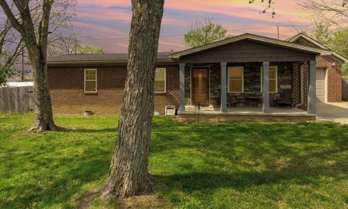 Richmond Casa | 3-2, Pets ,W-D, Starlink, 1 king, 2 Queen, 15 min to Lex or Rich, self check-in,