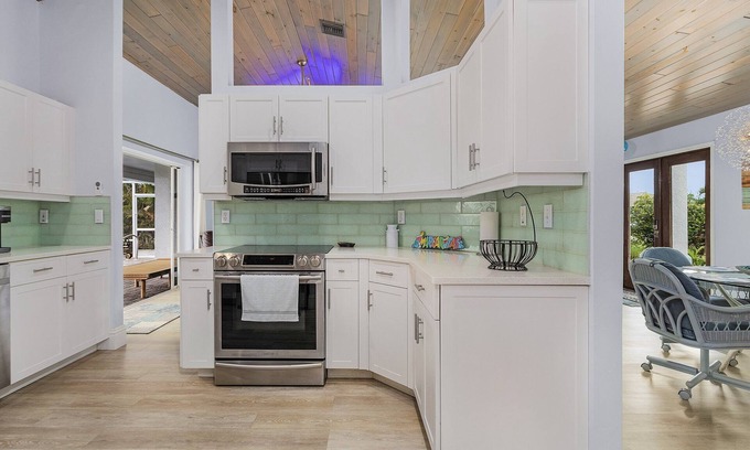 Pine Island Center Casa | 3/2 Pool Home on the Water in Bokeelia!