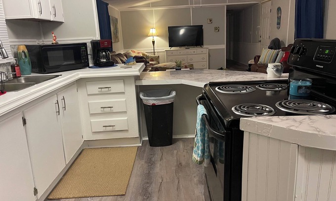 Troy Casa | 3/2 Sunken Treasure Spacious Home in college town of Troy with WiFi, AC