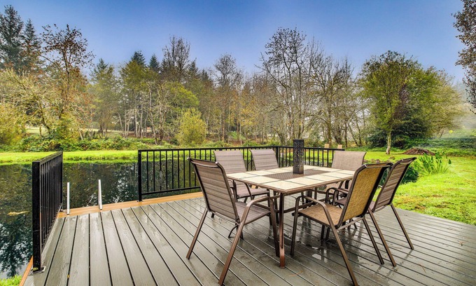 Amboy Casa | 3 Acres! Spacious Waterfront Home in Amboy