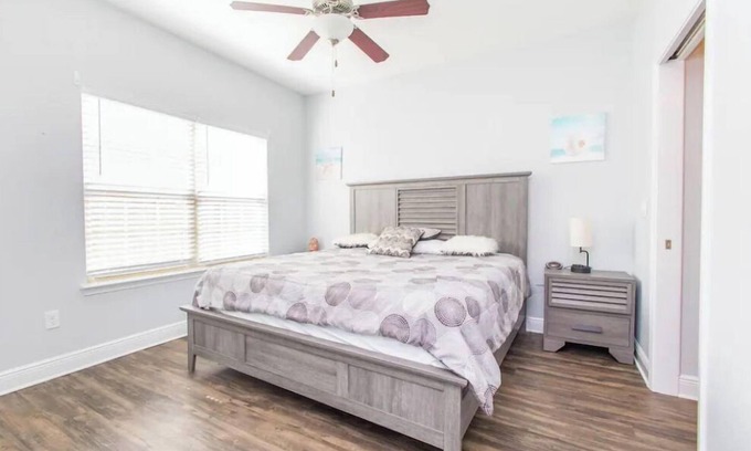 South Pensacola Casa | 3 bdr 2 Bath Modern Townhouse 5 min Downtown