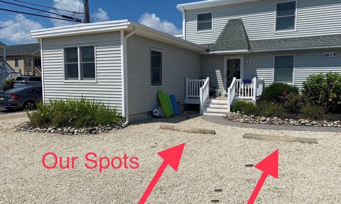 Ship Bottom Condominio | 3-bdrm condo in Ship Bottom. 1 block from beach and bars. Surfboards included!