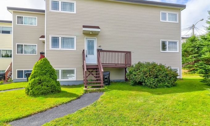 West End Casa | 3 Bdrm Townhouse with Parking