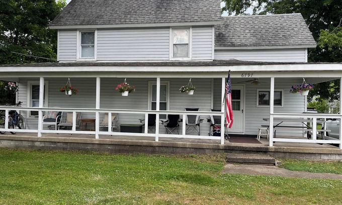 Verona Beach Casa | 3 bed, 1.5 Baths in Verona Beach, NY- Home w/large vacant lot & fire pit.