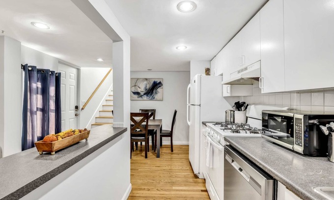 East Cambridge Apartamento | 3 Bed 1 Bath with Free Parking