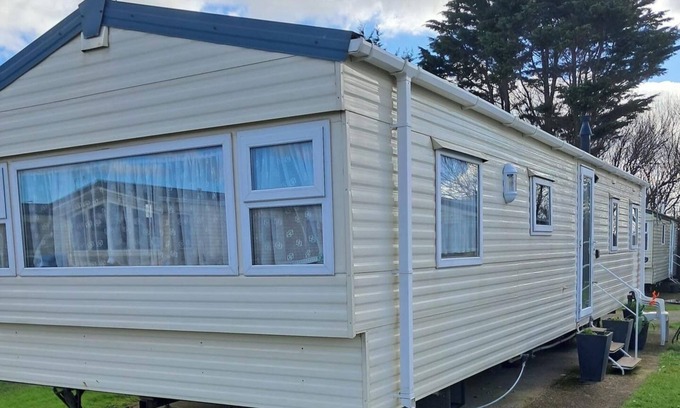 Rhyl Chalet De Esquí | 3 Bed Caravan - Sleeps 8 - Pets - Parking - Wifi