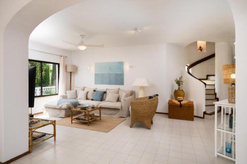 Alporchinhos Villa | 3-Bed Clifftop Beach House - Pool, Private Garden, Rooftop & Paddle Boards