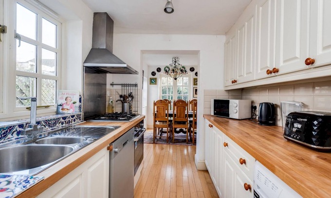 Oxford City Centre Casa | 3-bed Cosy Bookbinder House in Jericho Oxford