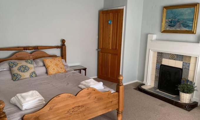 Scarborough Cabaña | 3 Bedroom Cottage, Sleeps 5 village location