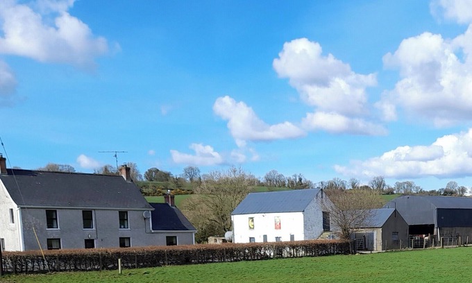Strabane Casa | 3 Bed Farmhouse - Sleeps 6 - Wifi - Parking