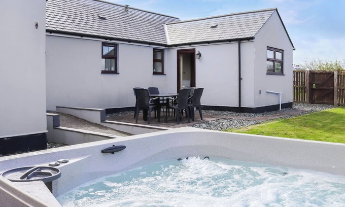 Llangefni Cabaña | Alojamiento de 3 habitaciones en Rhostrehwfa Nr Llangefni