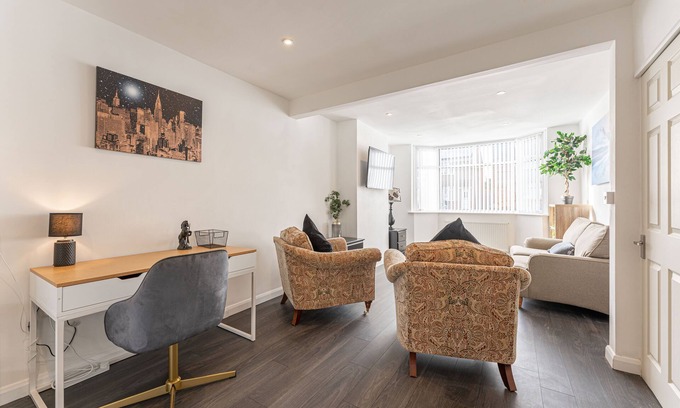 Wyken Casa | 3 Bed House Coventry . Serviced Accommodation available for longer bookings