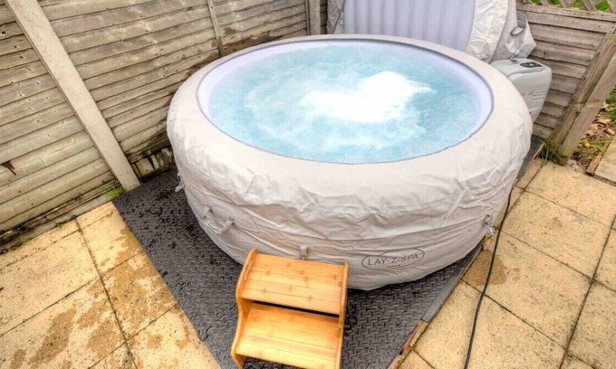 Eltham West Casa | Grande-Casa-Baño Privado-Patio