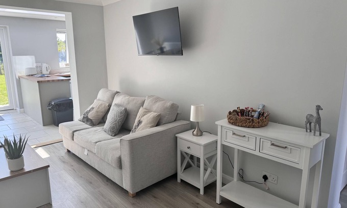 Heacham Casa | 3 Bed House - Sleeps 6 - Pets - Garden - Parking