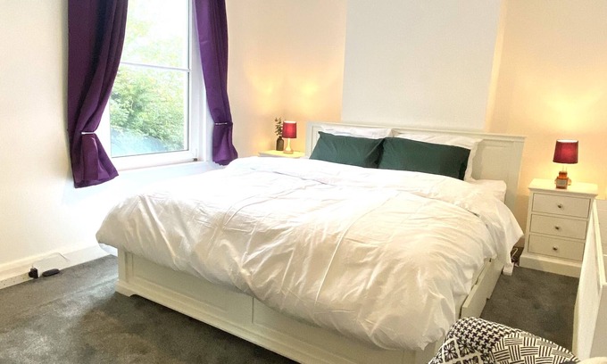 Gillingham Casa | 3 bed House with Luxury bathroom