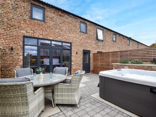 Alne Casa | 3 Bed in Tollerton 93896
