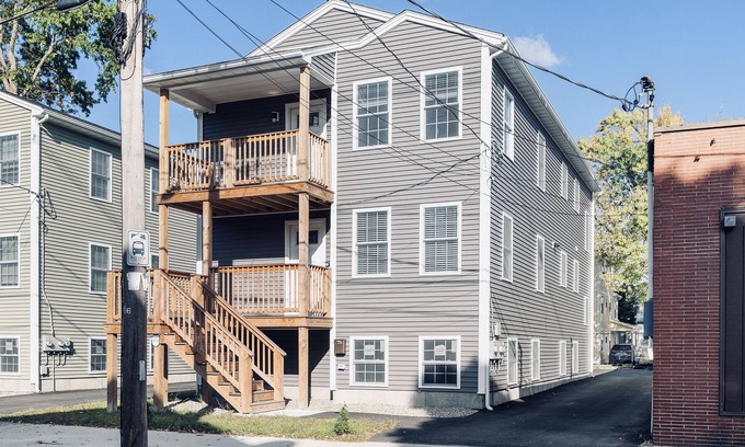 Upper South Providence Apartamento | 3 Bedroom 2 bath cozy apartment — Just 5 minutes from Downtown!