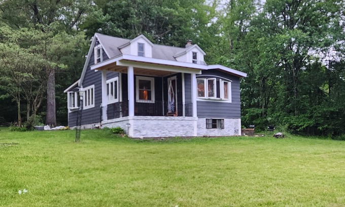 Pine Bush Casa | 3-Bedroom - 2 Bath House - Front Covered Porch - Fire Pit - Patio - Grill - wifi