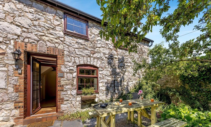 Rhyd-y-foel Cabaña | 3 bedroom accommodation in Betws Yn Rhos