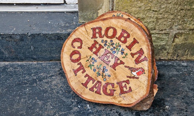 Saddleworth Cabina | 3 bedroom accommodation in Greenfield