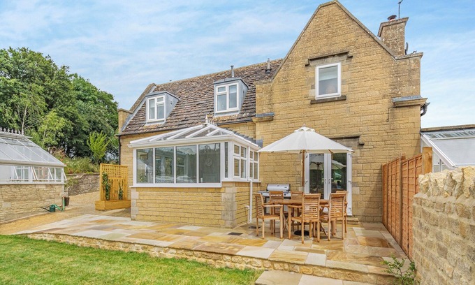 Malmesbury Cabaña | In the secluded valley of Woodbridge Brook, lies The Mill Lodge.