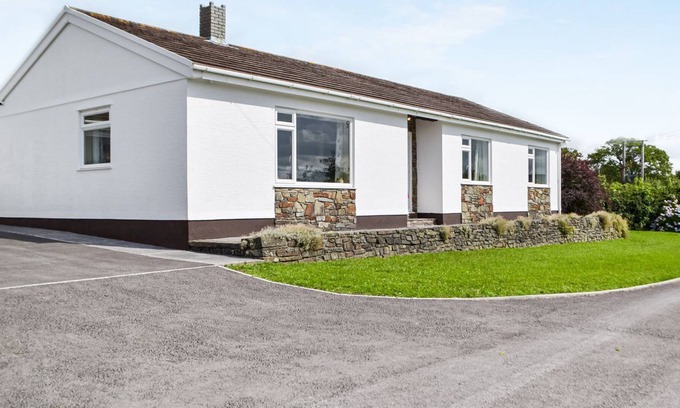 Pont Yates Cabaña | 3 bedroom accommodation in Pontyates, near Llanelli