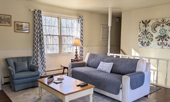 Onekama Apartamento | 3-Bedroom apartment located 1 mile away from Portage Lake beach