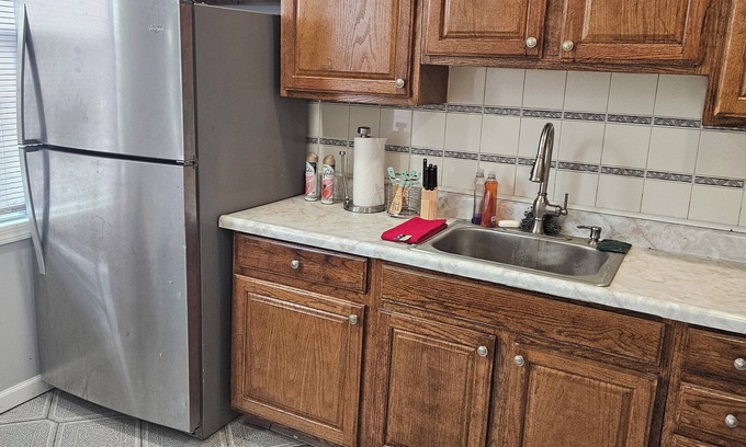 Greenville Apartamento | 3-bedroom apartment in serene Jersey City with WiFi, AC