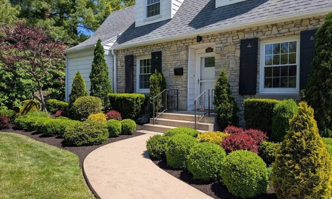 Richmond Casa | 3-Bedroom Cape Cod Oasis, Private Yard, Fire Pit