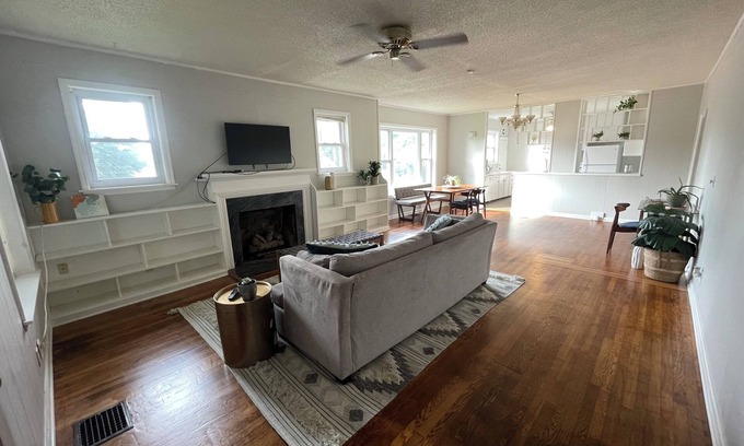 Red Bank Casa | 3 Bedroom FULLY FURNISHED HOUSE in Great Chattanooga neighborhood, all inclusive