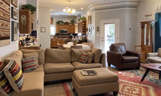 Mesilla Park Casa | 3-bedroom home close to New Mexico State University and the Convention center.