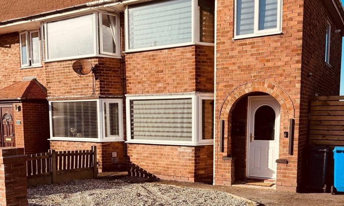 Poulton-le-Fylde Casa | 3-bedroom house in welcoming Poulton-le-Fylde with WiFi, parking and hot tub!