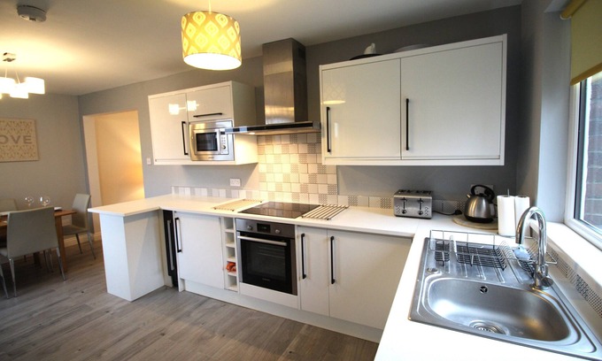 Rowlands Gill Casa | 3 Bedroom House - Fully Refurbished Throughout - New Kitchen & Bathroom