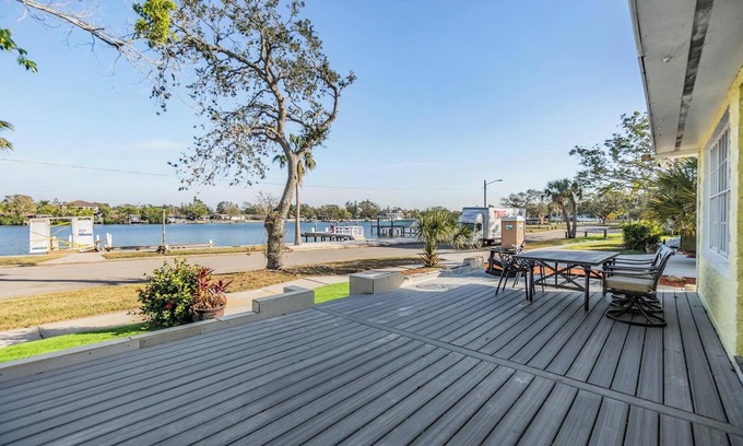 Coquina Key Casa | 3-bedroom house in lovely St. Petersburg w/Lake Access and FREE KAYAKS